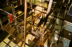 Labyrinthe aux échelles mobiles, 1967