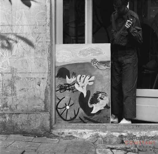 Constant with Verschroeide aarde [II] (1951), photo Violette Cornelisse, 1951
