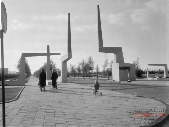 Excursie Tuindorp Osdorp, ingang van het sportpark "Ookmeer"-Nationaal Archief, photo: Joop van Bilsen