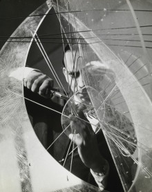 Constant werkt aan Eivormige constructie, ca. 1959