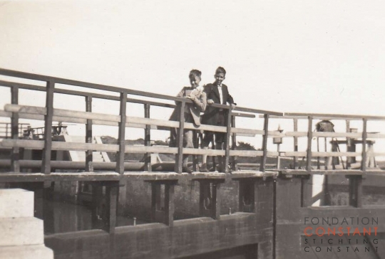 Jan and Constant Nieuwenhuys on a sluice Jan and Constant Nieuwenhuys on a sluice