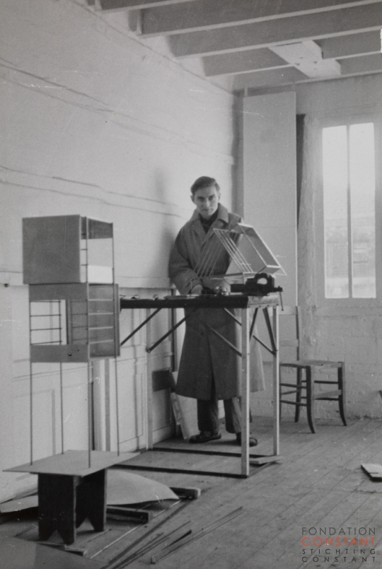 Constant-Stephen Gilbert in his studio, 1953 Constant Nieuwenhuys-Stephen Gilbert in his studio, 1953