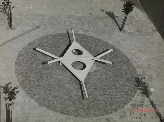 Constant Nieuwenhuys-Model voor speelplastiek, 1955-2-photographed by Victor Nieuwenhuys, 1955