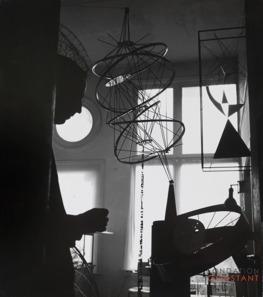 Constant in his studio with his constructions, 1958 Constant in his studio with his constructions, 1958