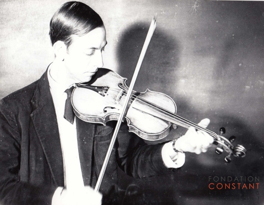 Constant playing violin Constant playing violin