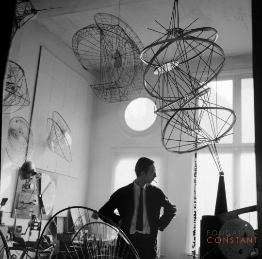 Constant in his studio, Henri Polaklaan, 1959 Constant in his studio, Henri Polaklaan, 1959