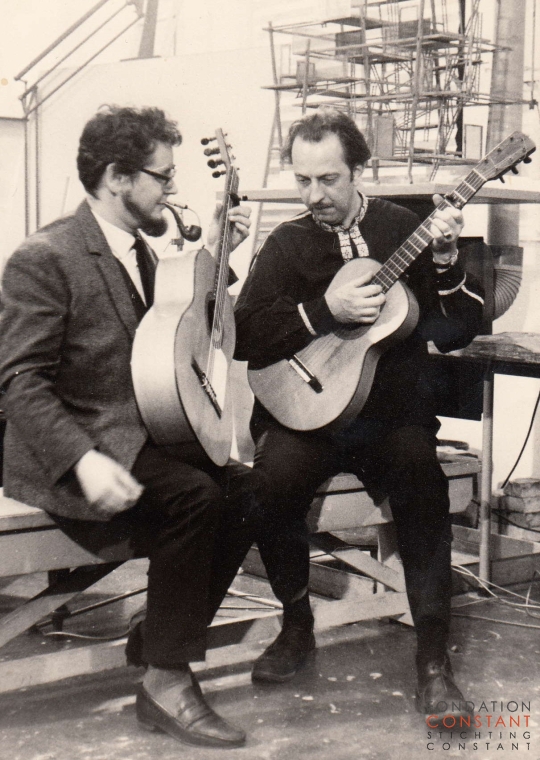Constant playing guitar with Pieter van der Staak Constant playing guitar with Pieter van der Staak