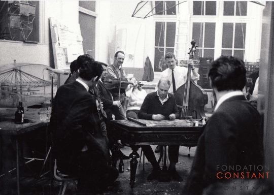 Constant makes music with Group of musicians Constant makes music with Group of musicians