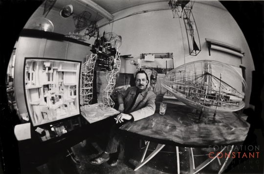Constant amongst his models, 1968 ca | Photo: Nico Koster Constant amongst his models, 1968 ca | Photo: Nico Koster