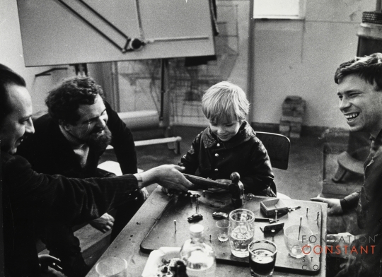 Constant, Johny, Jacob (Koen Wessing's son) and Koen Wessing, ca 1968 Constant, Johny, Jacob (Koen Wessing's son) and Koen Wessing, ca 1968