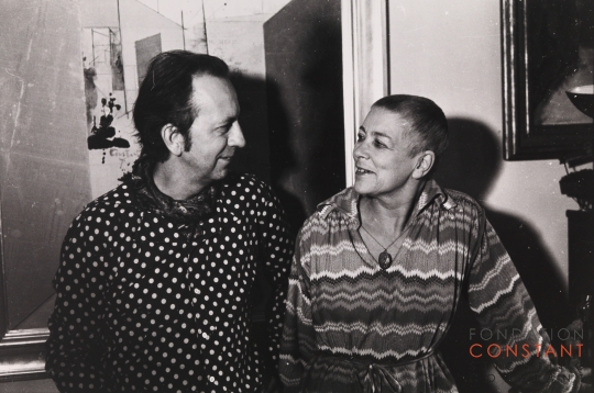 Constant and Fanny in front of painting Japans Theehuis, ca 1977 Constant and Fanny in front of painting Japans Theehuis, ca 1977