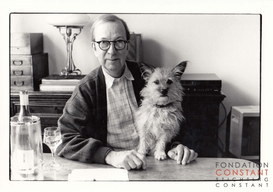 Constant and his dog Tikus, sitting at the table