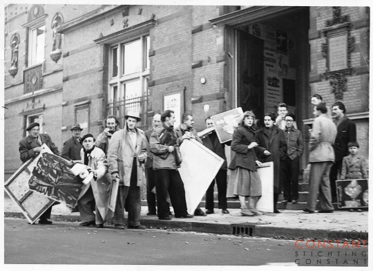 Artists arrive with their work for the Cobra expositie at the SMA, 1949 Cobra artists arrive with their work for the Cobra expositie at the museum, 1949