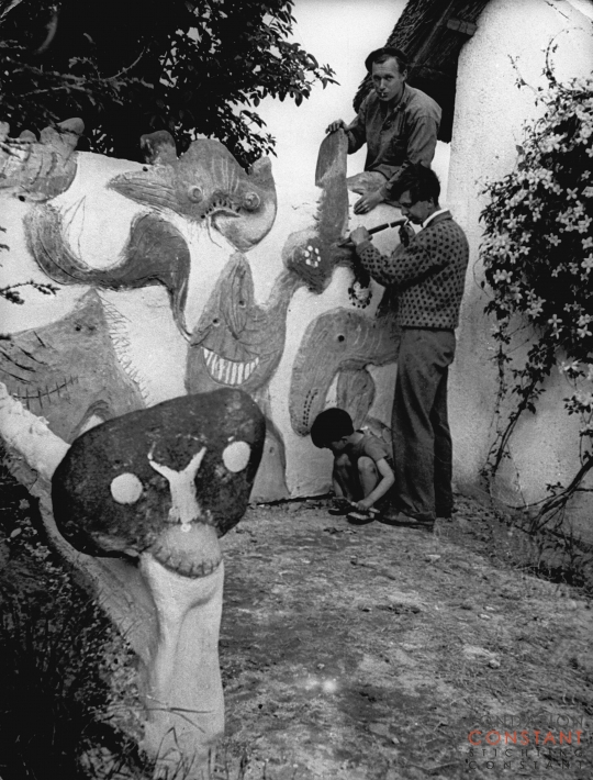 Jørgen Nash, Constant and Victor Nieuwenhuys in Tibirkelunde, Danmark, 1949 Jørgen Nash, Constant and Victor Nieuwenhuys in Tibirkelunde, Danmark, 1949