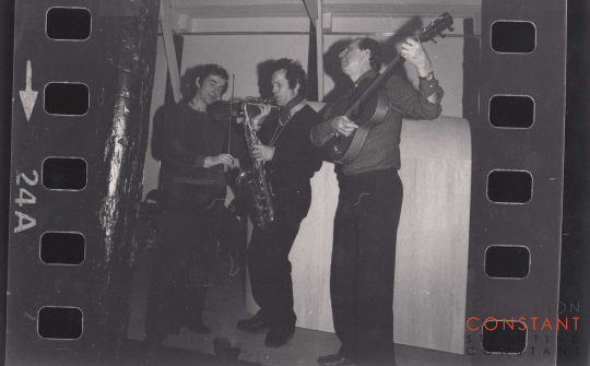 Constant is making music with two musicians Constant is making music with two musicians