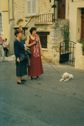 Eva and Martha at the Rétrospective exhibition