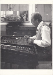 Constant playing the cymbalom 